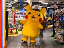 Pikachu zu Besuch im duo flagshipstore