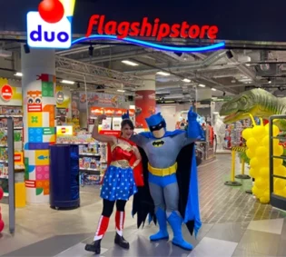 Batman vor dem duo flagshipstore