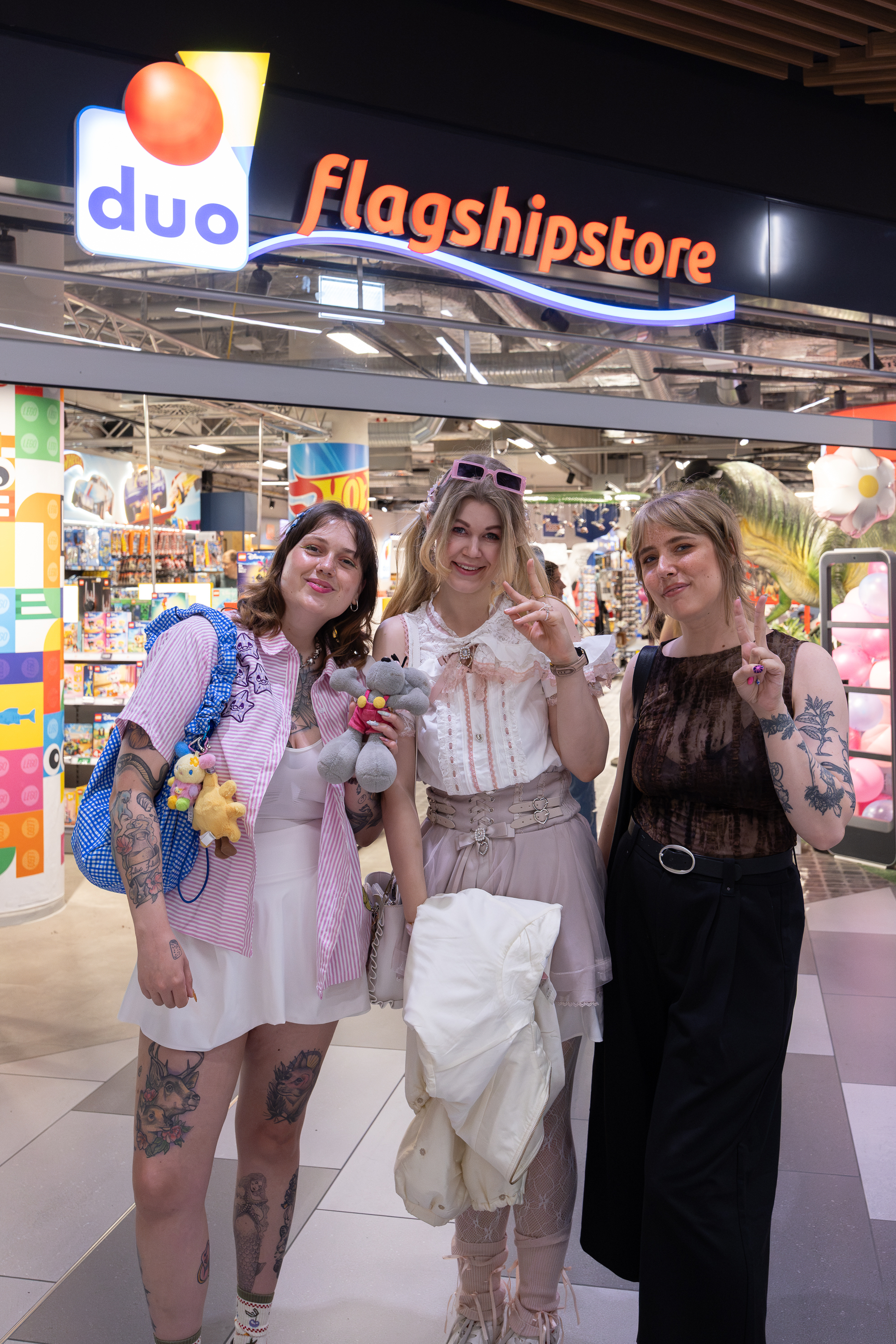 3 Diddl Fans vor dem duo flagshipstore
