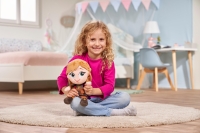 Chunky Anna Plüschfigur (25 cm) aus Disney Frozen 2, detailgetreues Design mit Annas charakteristischer Kleidung und roten Haaren.