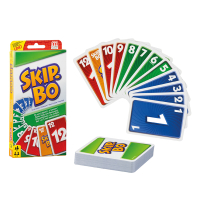 Kartenspiel Skip-Bo mit bunten Karten und Spielanleitung.