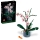 Buntes LEGO Set mit ikonischem Orchideen-Design und über 500 Teilen.