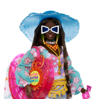 Barbie Extra Fly Barbie am Strand, gekleidet in buntem Glitzer-Outfit und coolen Accessoires.