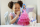 Barbie Puppe in blauem Kleid mit Diamantschmuck und blonden Haaren.