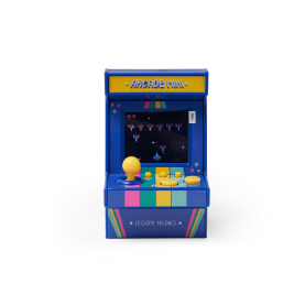 Mini-Arcade-Videospiel mit buntem Display und klassischem Joystick.