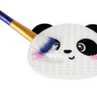 Grauer Make-up-Pinsel-Reinigungspad Brush It Off von Legami. Entfernt effektiv Make-up-Rückstände von Pinseln.