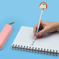 Gelber Bleistift mit Radiergummi und Legami-Logo.