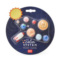 Neun Radiergummis im Set mit Weltraum-Motiven wie Sonne, Mond und Planeten.