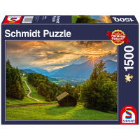 Puzzle mit Sonnenuntergang über dem Bergdorf...