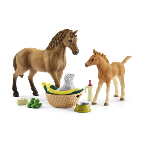 Pferdeclub-Spielfigur Sarahs Tierbaby Pflege von Schleich mit detailgetreuer Gestaltung und handbemalter Qualität.