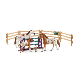 Schleich Horse Club Lisas Turnier Training Set mit Pferd, Reiterin und Zubehör für kreatives Spiel.