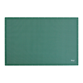 Blaue Bastel- und Kreativunterlage von Idena, 58,5x38,5cm aus strapazierfähigem PP-Material.