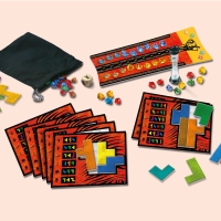 Legespiel Ubongo Classic von Kosmos mit bunten geometrischen Formen für schnelle Knobelaufgaben